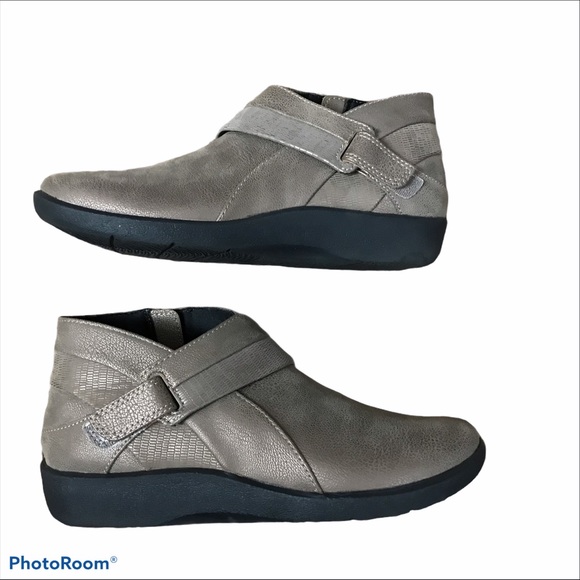 Clark’s Cloudsteppers Sillian Rani Ankle Bootie size 7 Never Worn - Picture 3 of 12